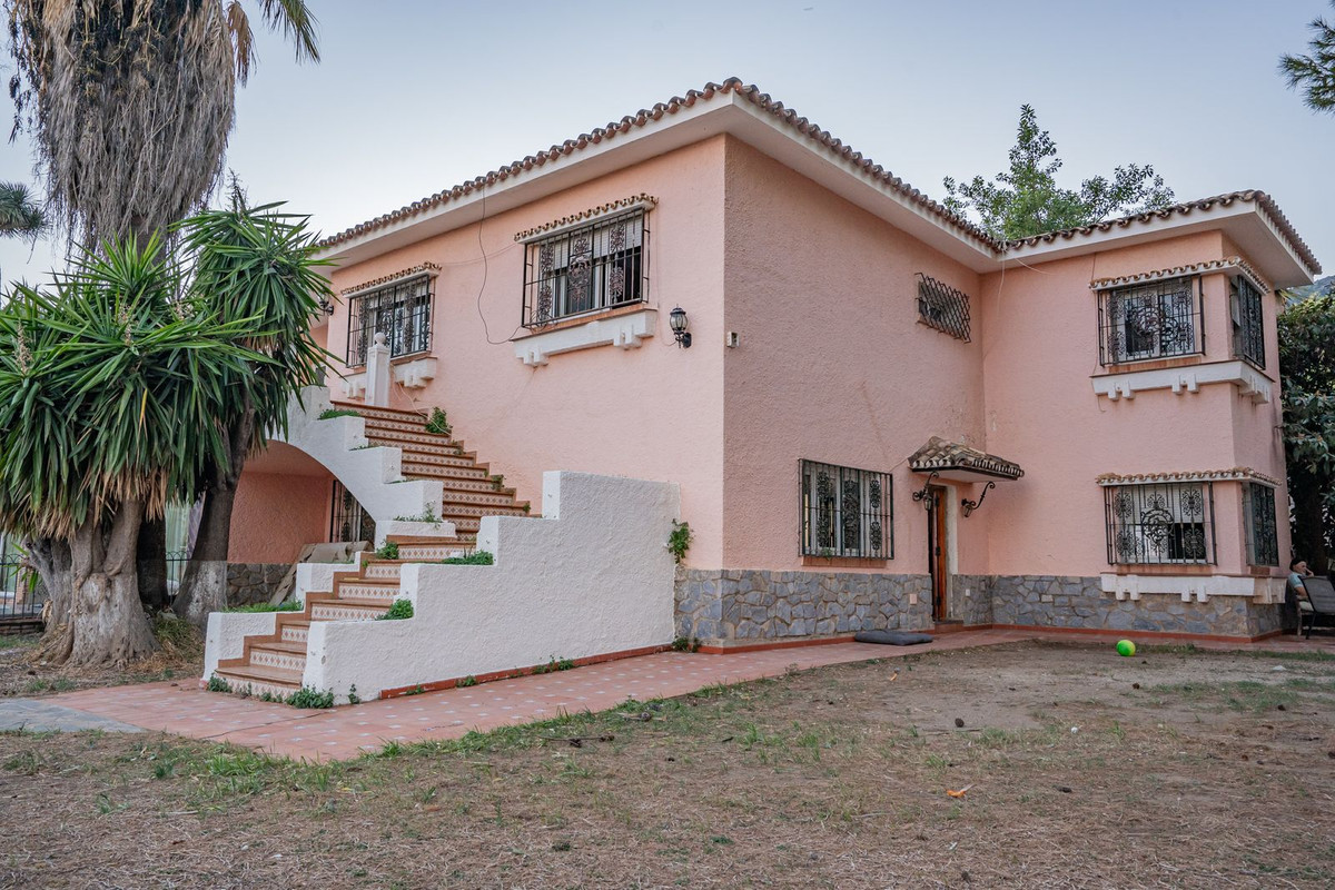 Se vende Villa - Chalet de 6 dormitorios en Costa Del Sol, Málaga, España