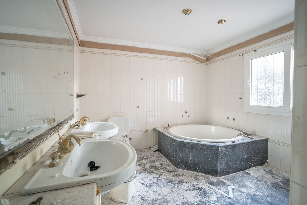 Se vende Villa - Chalet de 6 dormitorios en Costa Del Sol, Málaga, España