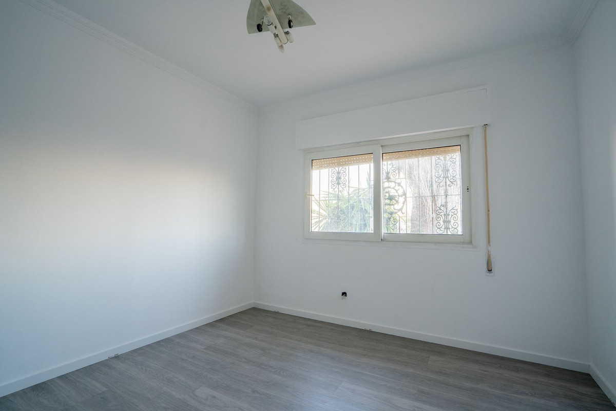Se vende Villa - Chalet de 6 dormitorios en Costa Del Sol, Málaga, España