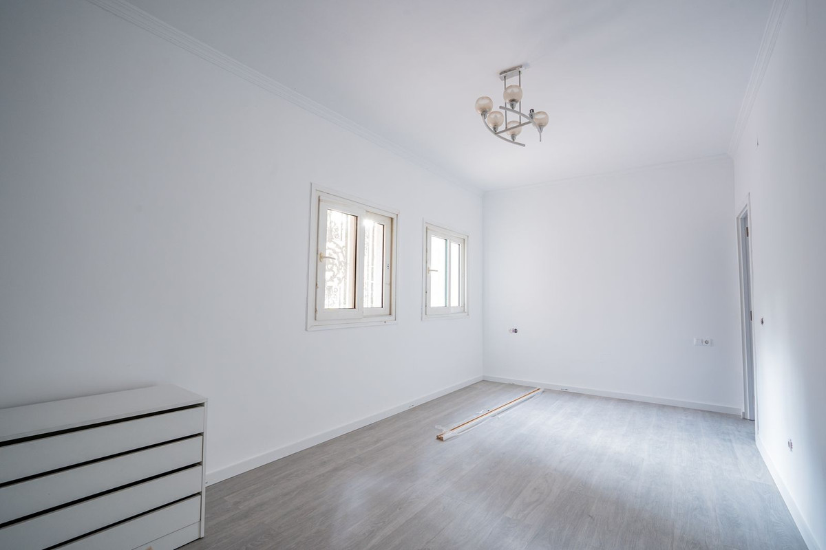 Se vende Villa - Chalet de 6 dormitorios en Costa Del Sol, Málaga, España