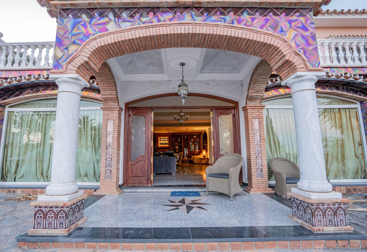 Se vende Villa - Chalet de 6 dormitorios en Costa Del Sol, Málaga, España