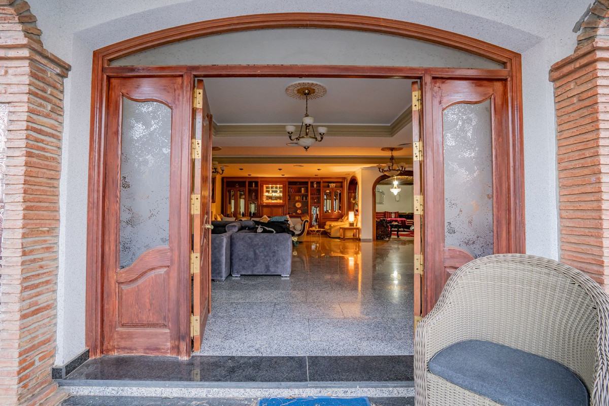 Se vende Villa - Chalet de 6 dormitorios en Costa Del Sol, Málaga, España