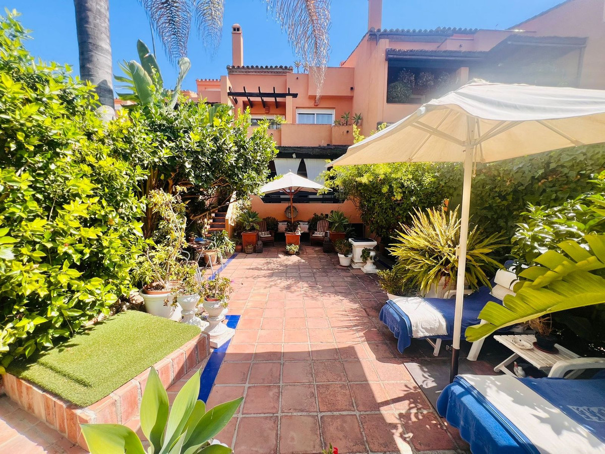 3 Bed Townhouse for sale in The Golden Mile Costa Del Sol, Málaga, Spain