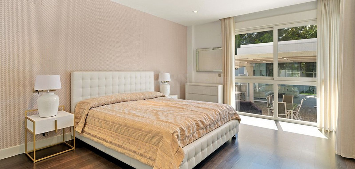 7 Bed Townhouse for sale in Nueva Andalucía Costa Del Sol, Málaga, Spain