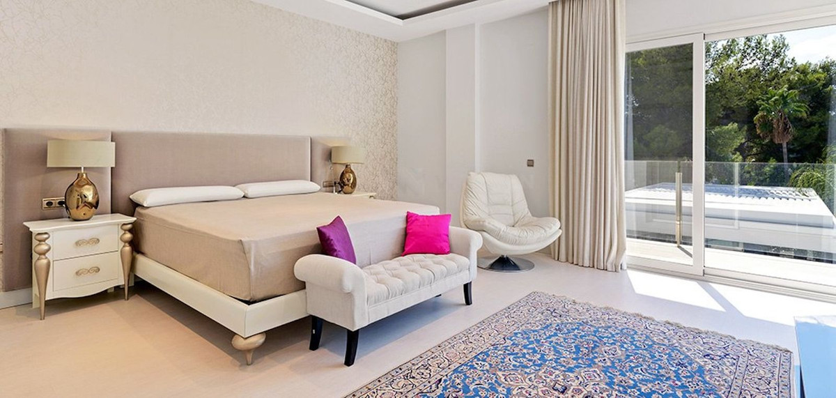 7 Bed Townhouse for sale in Nueva Andalucía Costa Del Sol, Málaga, Spain