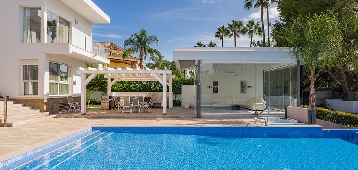 7 Bed Townhouse for sale in Nueva Andalucía Costa Del Sol, Málaga, Spain