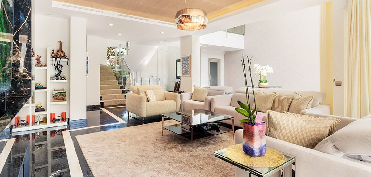 7 Bed Townhouse for sale in Nueva Andalucía Costa Del Sol, Málaga, Spain