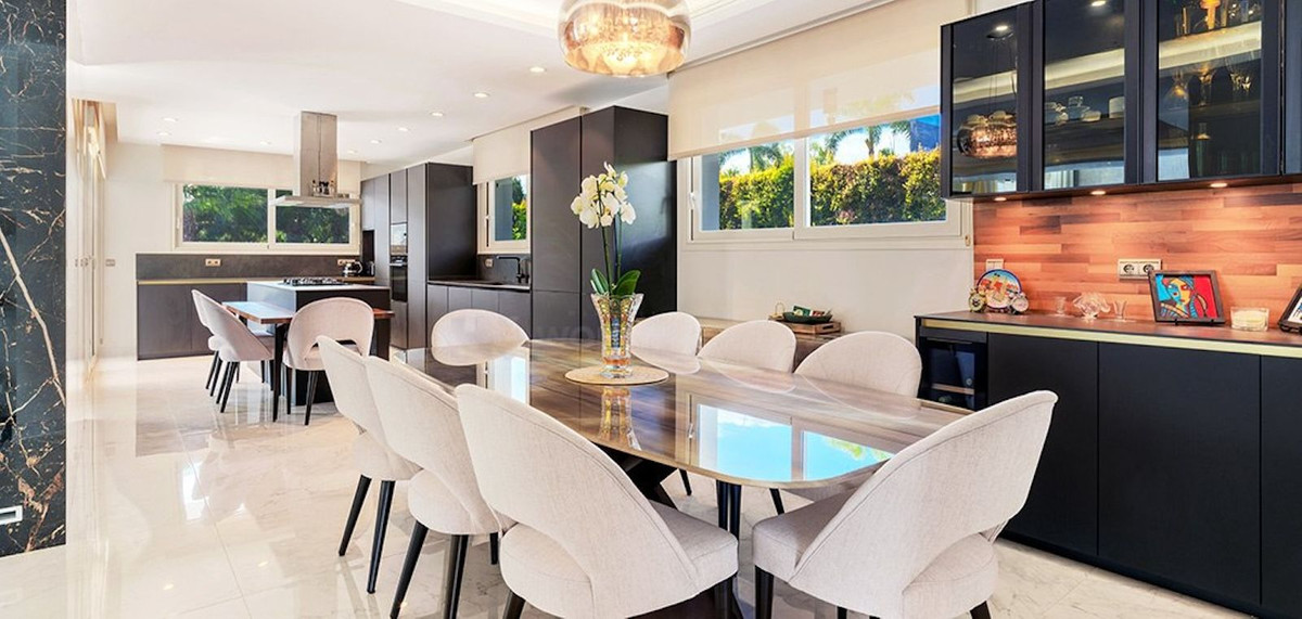 7 Bed Townhouse for sale in Nueva Andalucía Costa Del Sol, Málaga, Spain