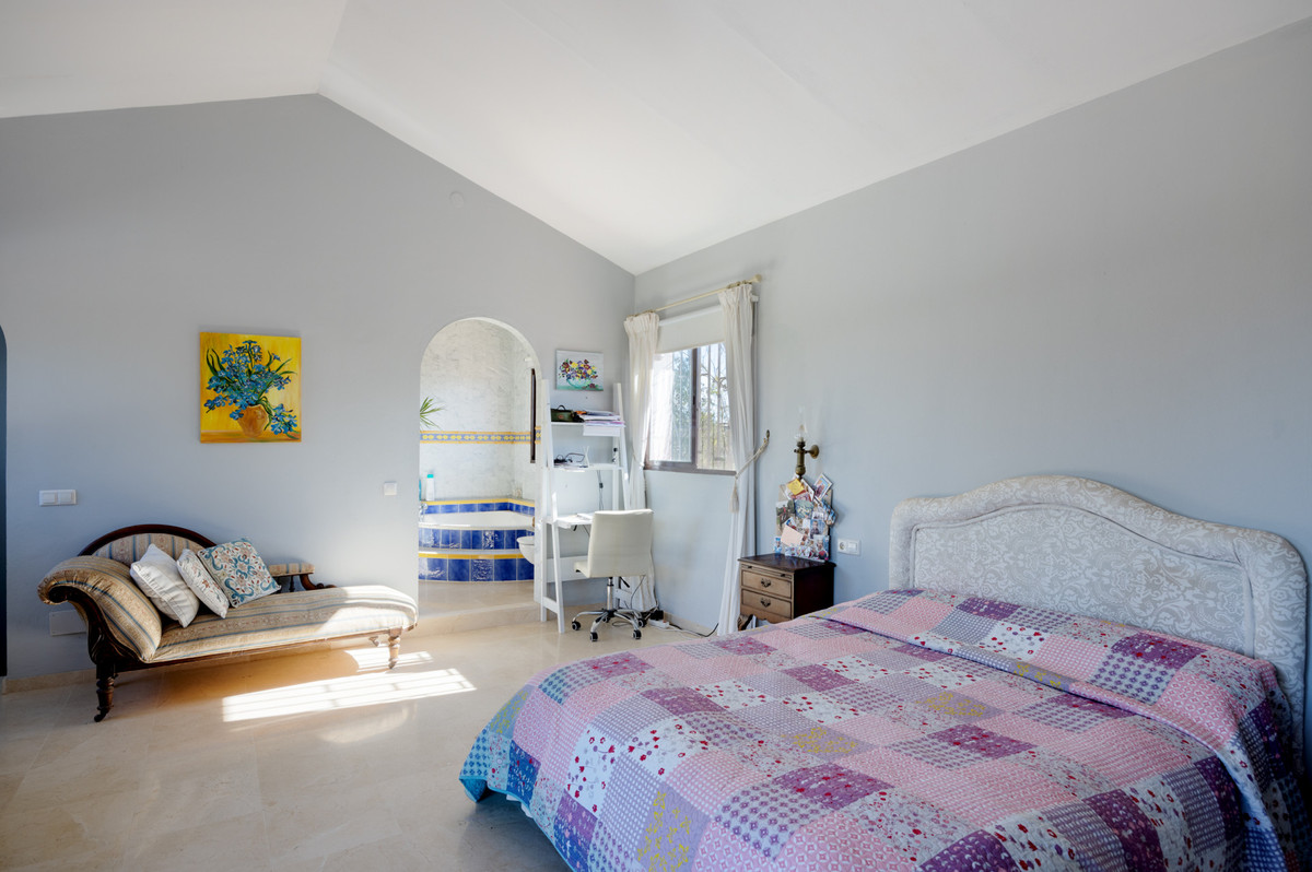 Se vende Villa - Chalet de 4 dormitorios en Costa Del Sol, Cadiz, España