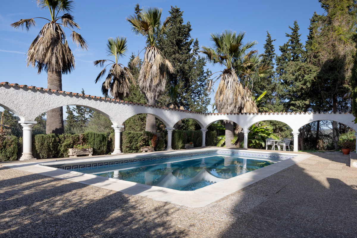Se vende Villa - Chalet de 4 dormitorios en Costa Del Sol, Cadiz, España