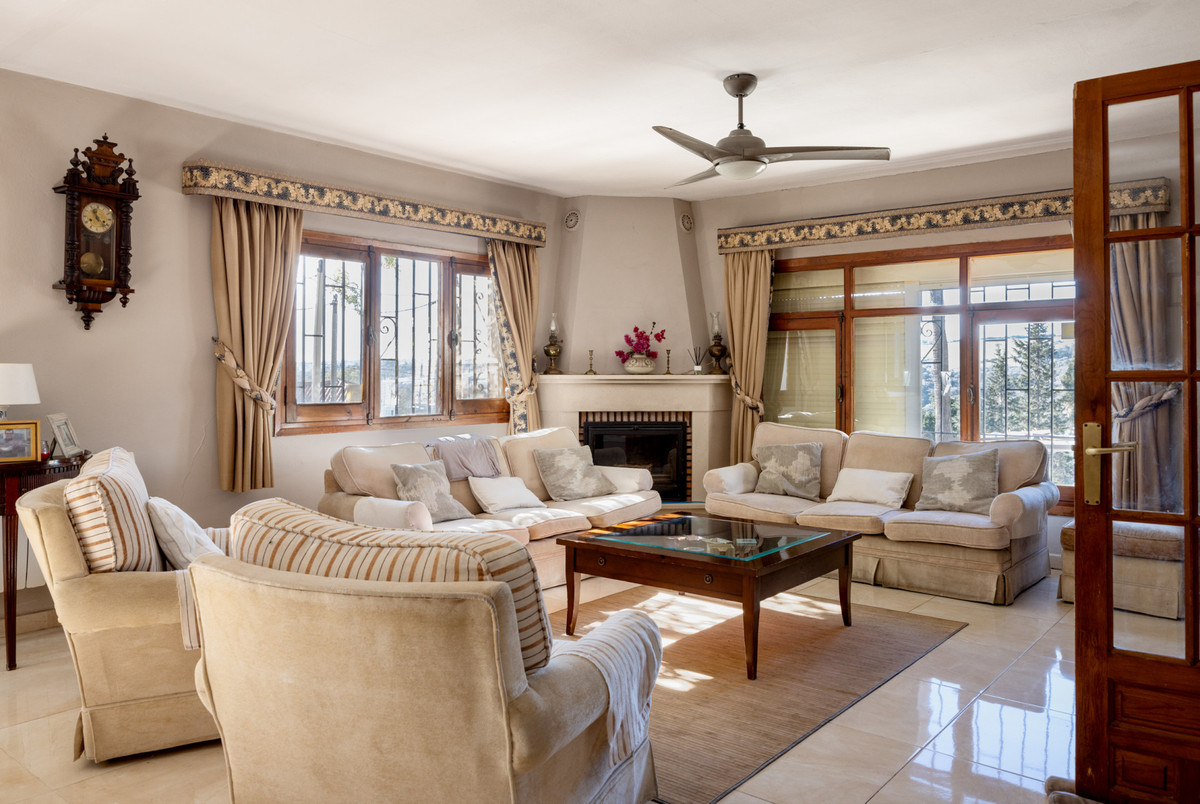 Se vende Villa - Chalet de 4 dormitorios en Costa Del Sol, Cadiz, España