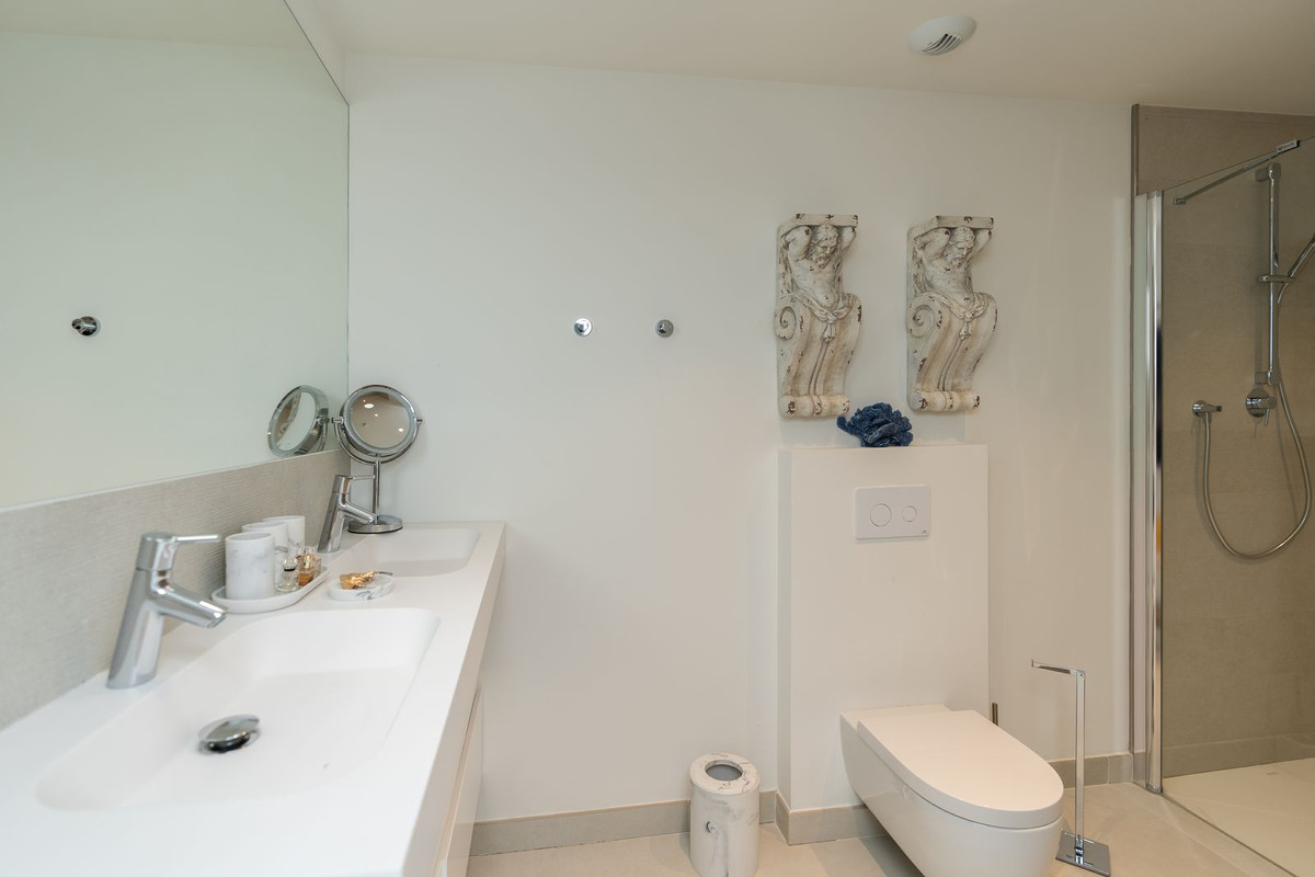 3 Bed Apartment for sale in Fuengirola Costa Del Sol, Málaga, Spain