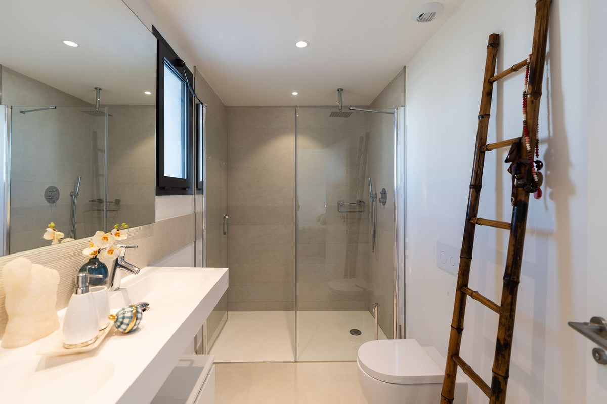 3 Bed Apartment for sale in Fuengirola Costa Del Sol, Málaga, Spain