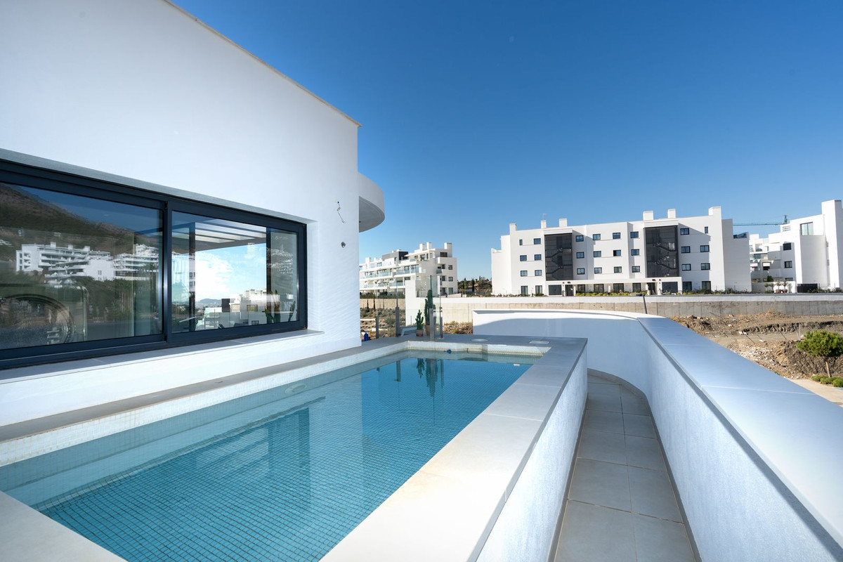 3 Bed Apartment for sale in Fuengirola Costa Del Sol, Málaga, Spain