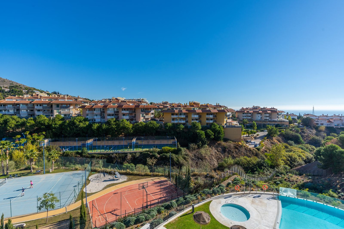 3 Bed Apartment for sale in Fuengirola Costa Del Sol, Málaga, Spain