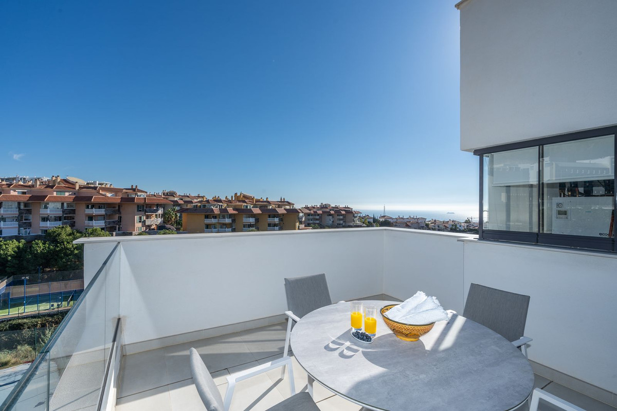 3 Bed Apartment for sale in Fuengirola Costa Del Sol, Málaga, Spain