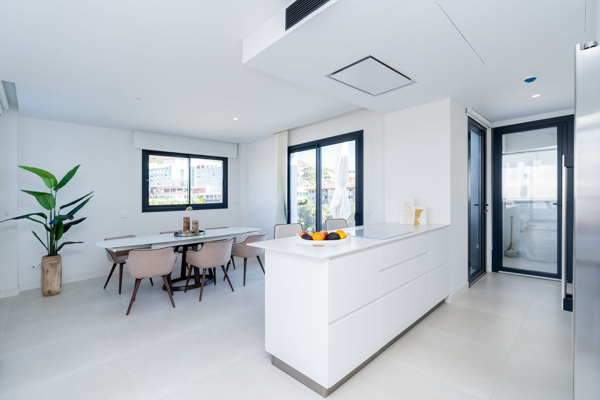 3 Bed Apartment for sale in Fuengirola Costa Del Sol, Málaga, Spain