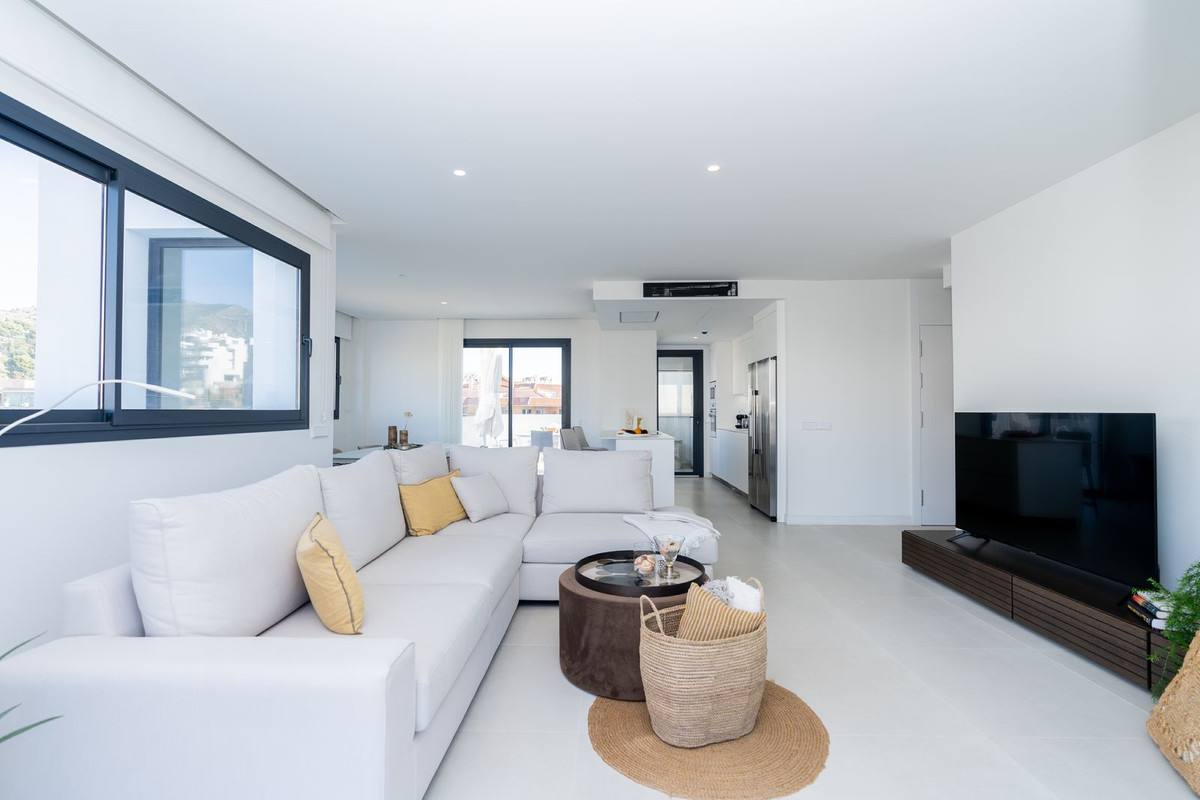 3 Bed Apartment for sale in Fuengirola Costa Del Sol, Málaga, Spain