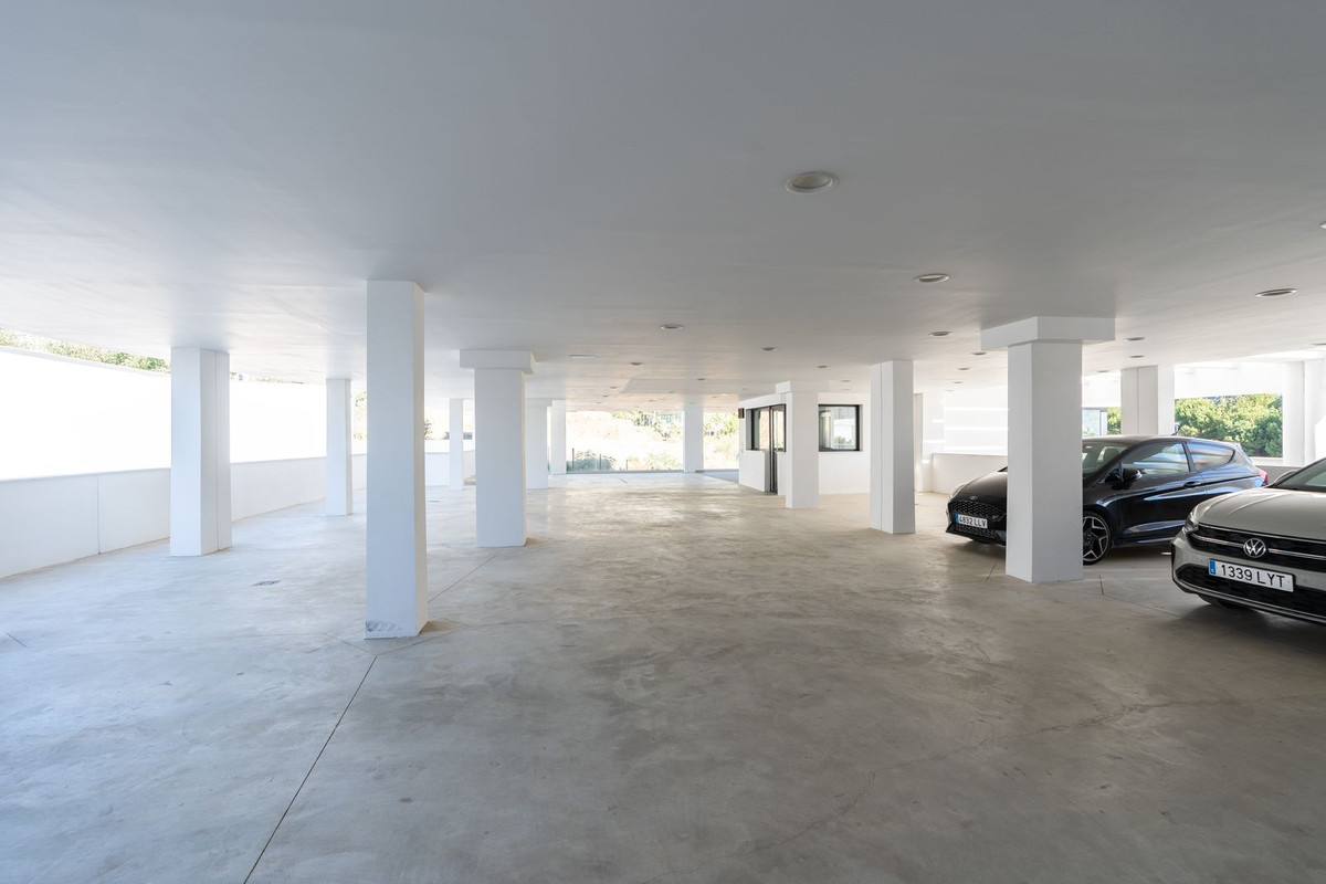 3 Bed Apartment for sale in Fuengirola Costa Del Sol, Málaga, Spain