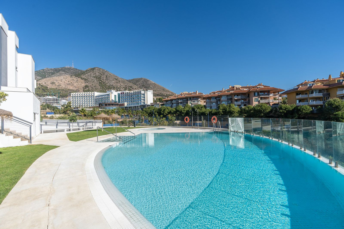 3 Bed Apartment for sale in Fuengirola Costa Del Sol, Málaga, Spain
