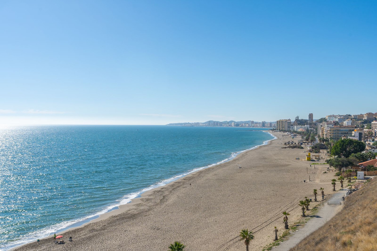 3 Bed Apartment for sale in Fuengirola Costa Del Sol, Málaga, Spain
