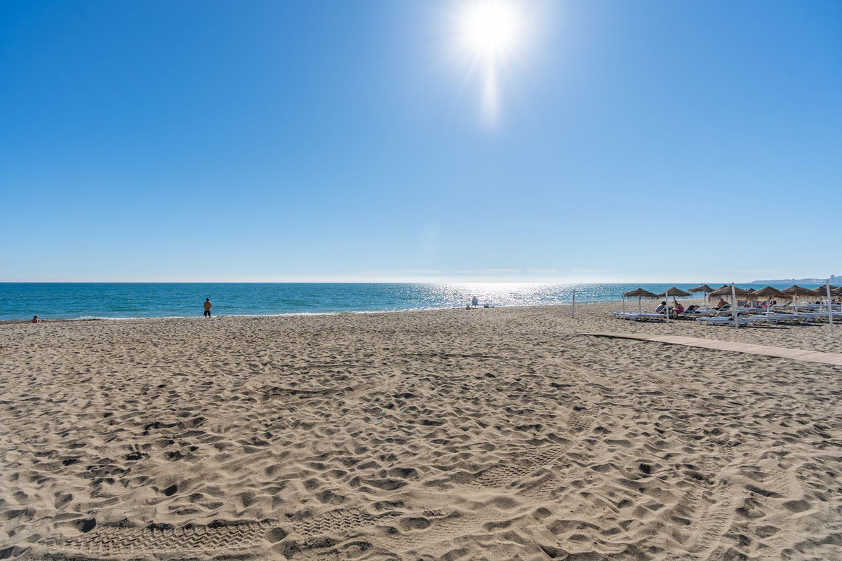3 Bed Apartment for sale in Fuengirola Costa Del Sol, Málaga, Spain