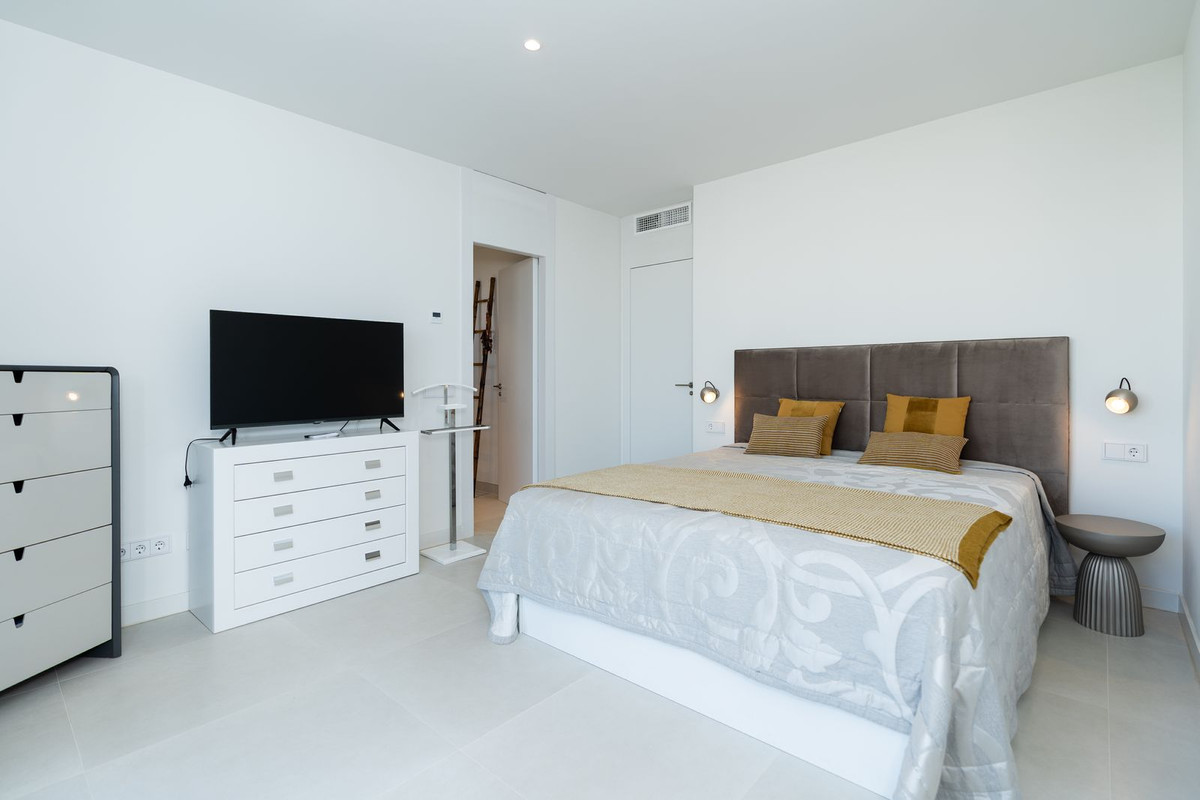 3 Bed Apartment for sale in Fuengirola Costa Del Sol, Málaga, Spain