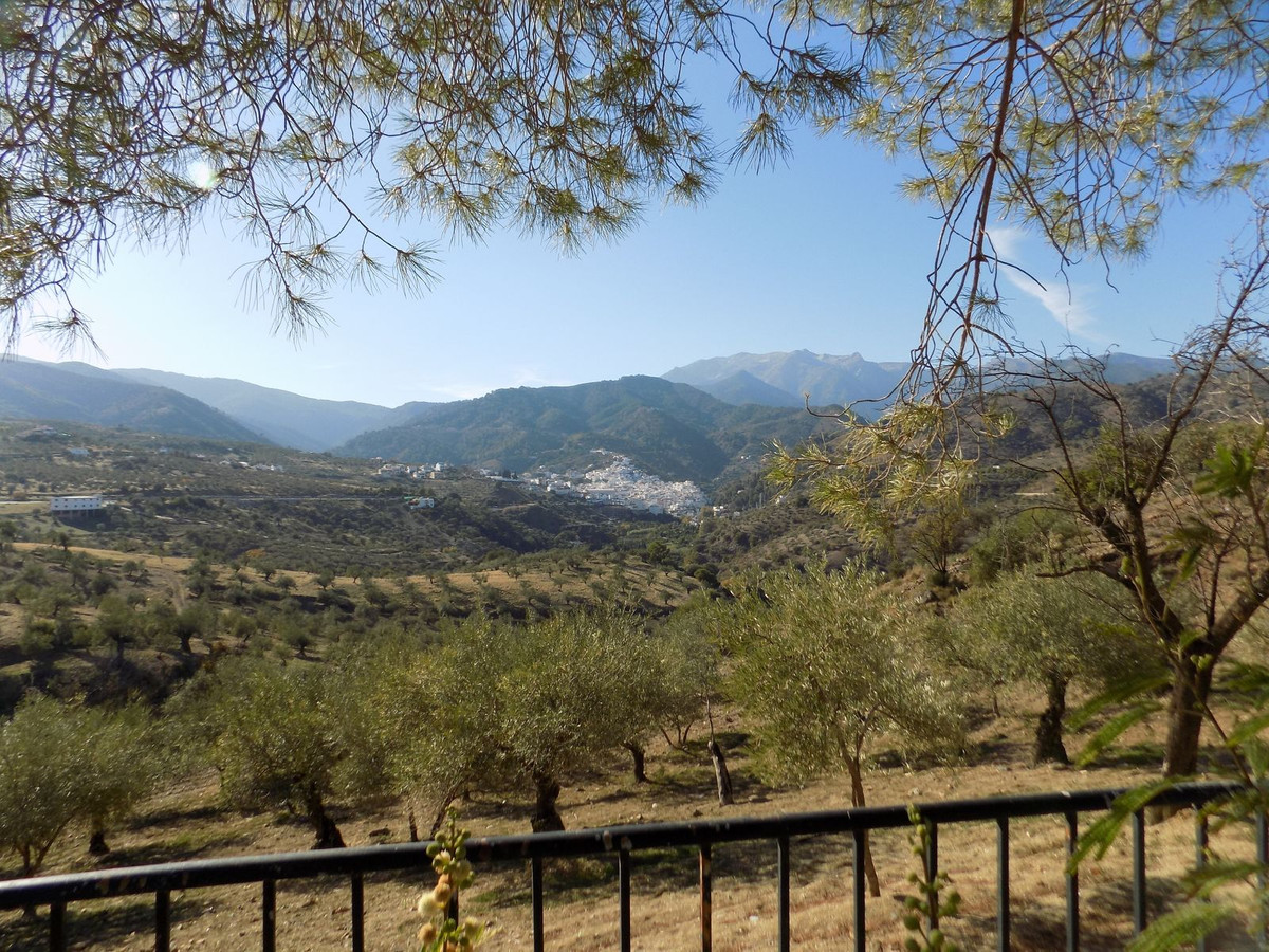 3 Bed Townhouse for sale in Tolox Costa Del Sol, Málaga, Spain