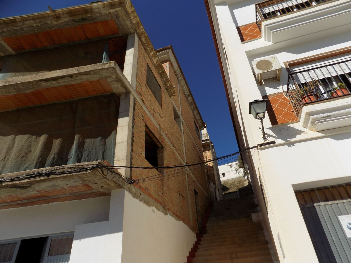 3 Bed Townhouse for sale in Tolox Costa Del Sol, Málaga, Spain