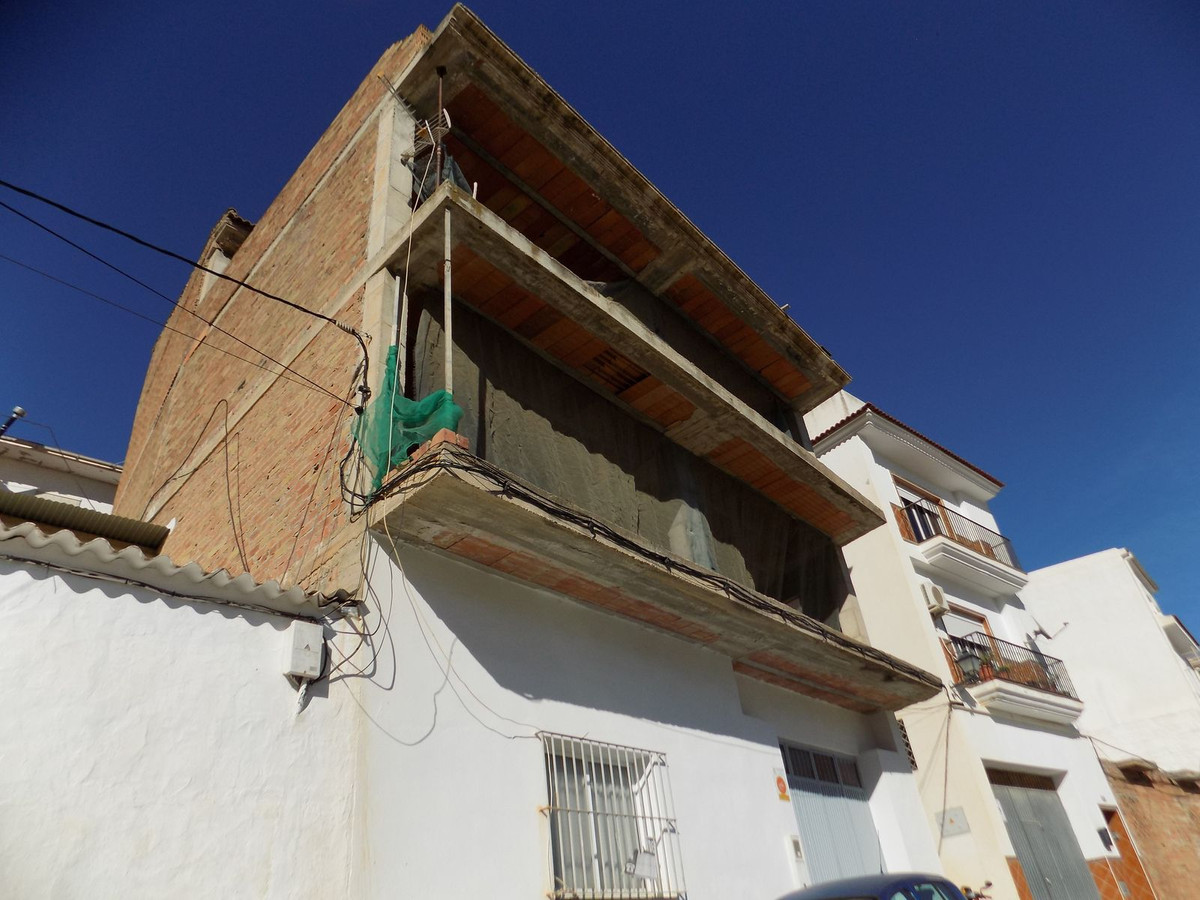 3 Bed Townhouse for sale in Tolox Costa Del Sol, Málaga, Spain