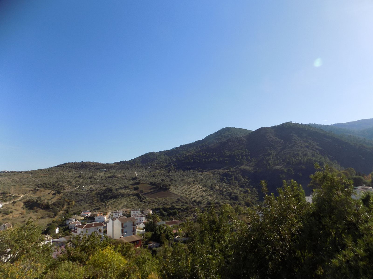 3 Bed Townhouse for sale in Tolox Costa Del Sol, Málaga, Spain
