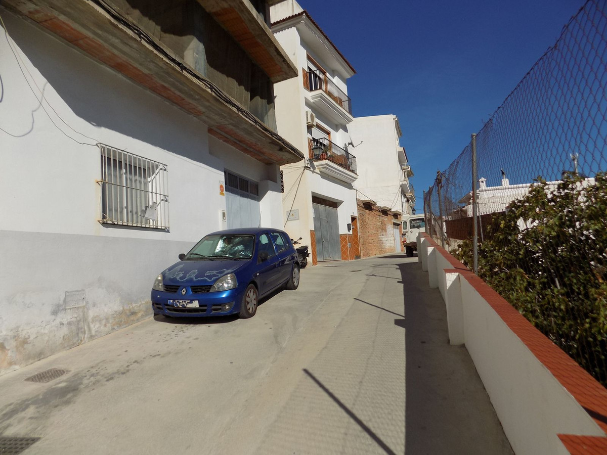 3 Bed Townhouse for sale in Tolox Costa Del Sol, Málaga, Spain