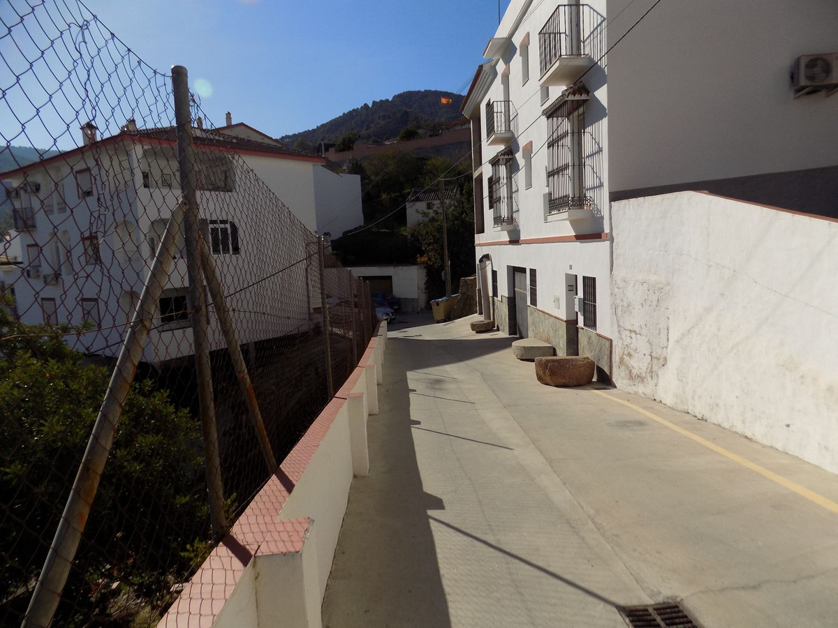 3 Bed Townhouse for sale in Tolox Costa Del Sol, Málaga, Spain