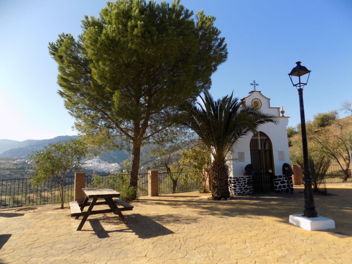 3 Bed Townhouse for sale in Tolox Costa Del Sol, Málaga, Spain