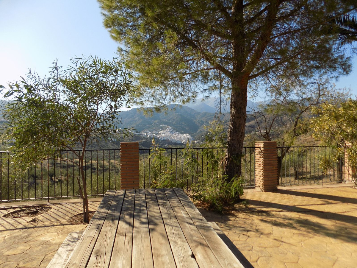 3 Bed Townhouse for sale in Tolox Costa Del Sol, Málaga, Spain