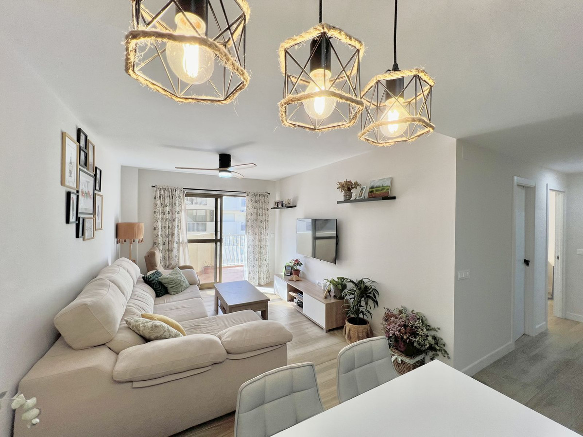 Se vende Apartamento Planta Media de 2 dormitorios en Costa Del Sol, Málaga, España