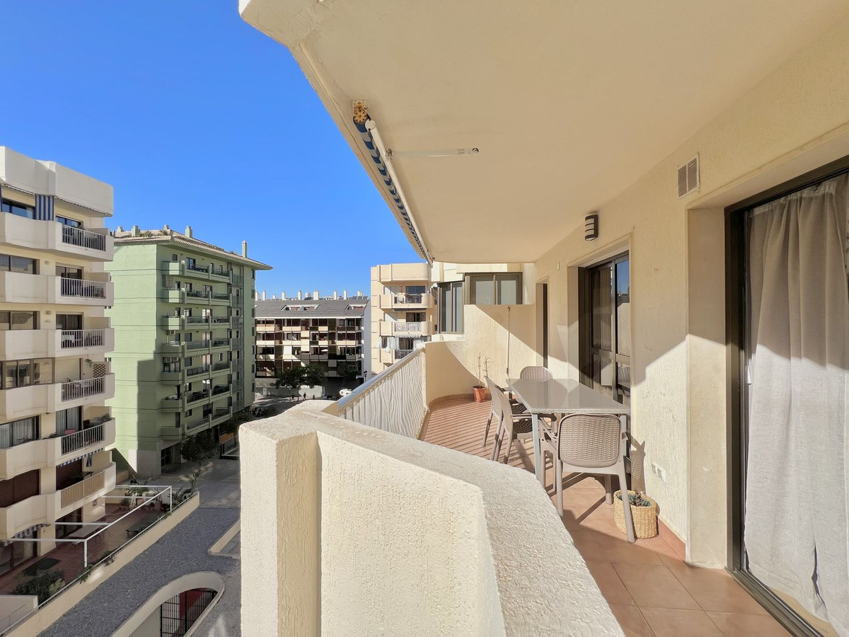 Se vende Apartamento Planta Media de 2 dormitorios en Costa Del Sol, Málaga, España