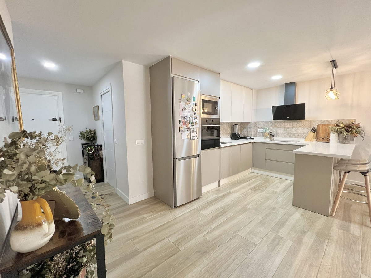 Se vende Apartamento Planta Media de 2 dormitorios en Costa Del Sol, Málaga, España