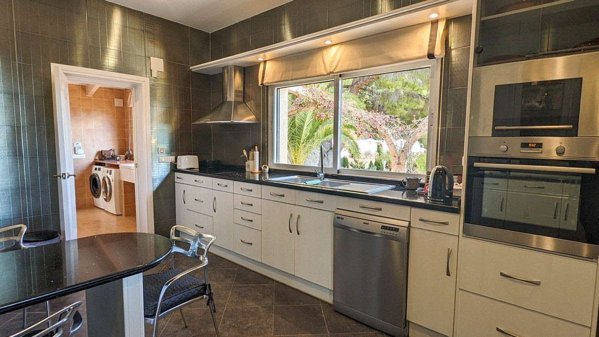 5 Bed Townhouse for sale in Altea Costa Blanca, Alicante, Spain