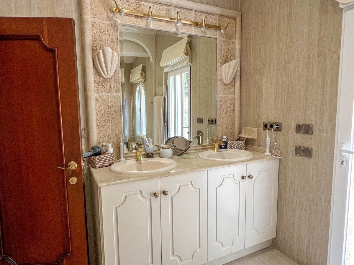 5 Bed Townhouse for sale in Altea Costa Blanca, Alicante, Spain