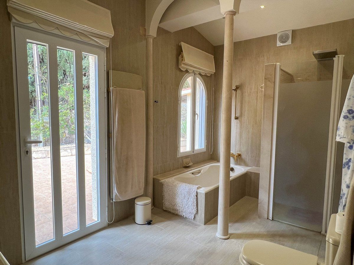 5 Bed Townhouse for sale in Altea Costa Blanca, Alicante, Spain