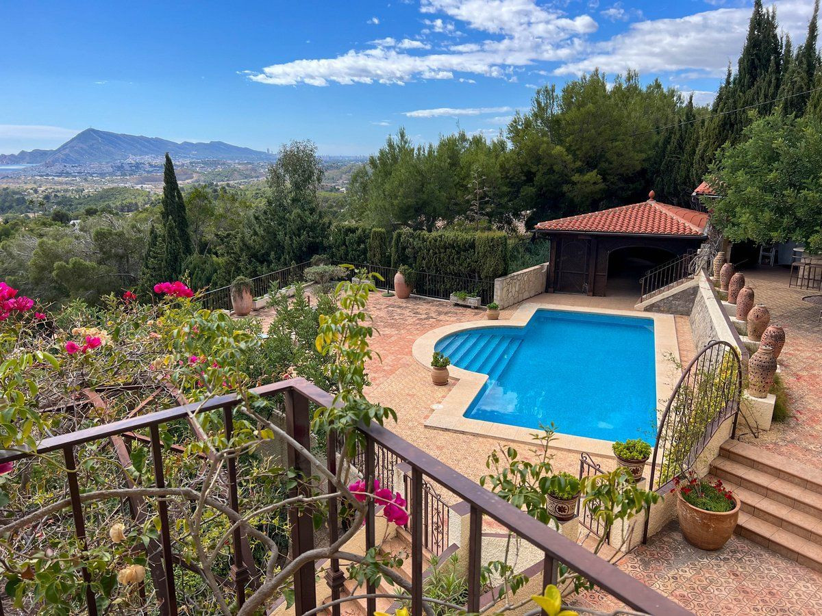 5 Bed Townhouse for sale in Altea Costa Blanca, Alicante, Spain