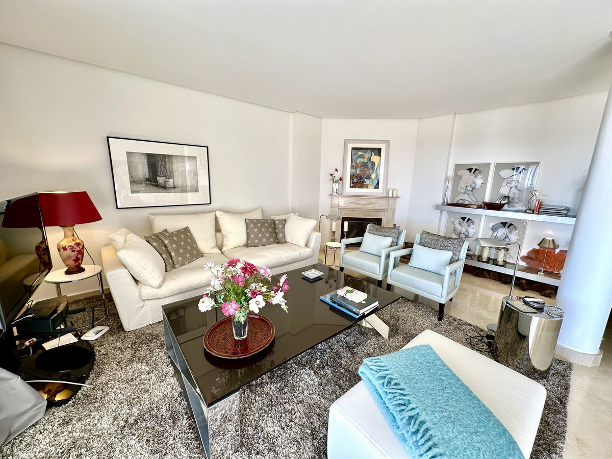 2 Bed Apartment for sale in Nueva Andalucía Costa Del Sol, Málaga, Spain