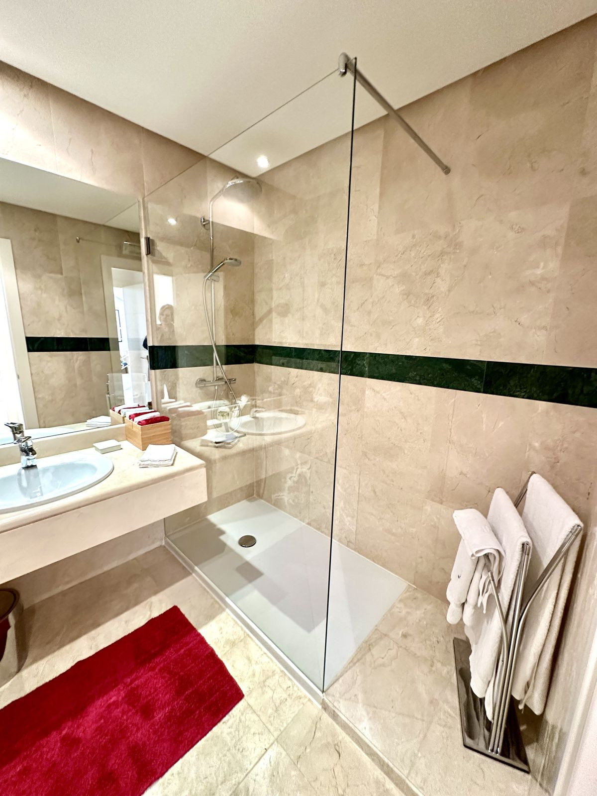 2 Bed Apartment for sale in Nueva Andalucía Costa Del Sol, Málaga, Spain