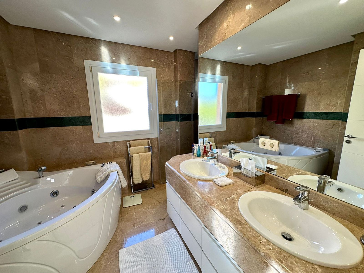 2 Bed Apartment for sale in Nueva Andalucía Costa Del Sol, Málaga, Spain