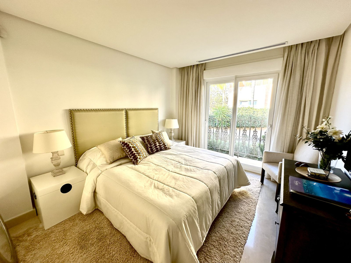 2 Bed Apartment for sale in Nueva Andalucía Costa Del Sol, Málaga, Spain