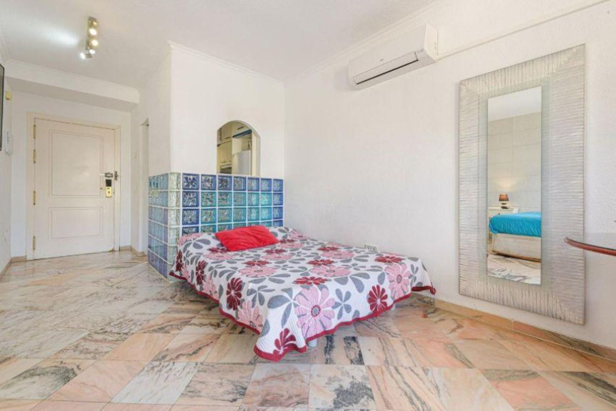 1 Bed Apartment for sale in Elviria Costa Del Sol, Málaga, Spain