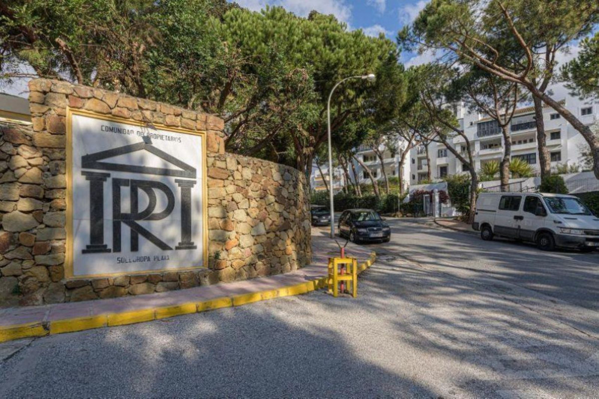 1 Bed Apartment for sale in Elviria Costa Del Sol, Málaga, Spain