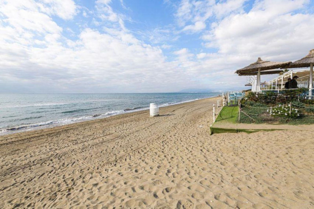 1 Bed Apartment for sale in Elviria Costa Del Sol, Málaga, Spain