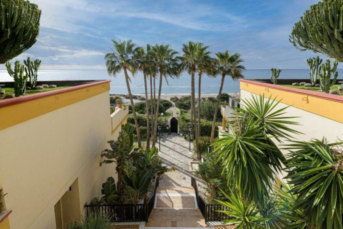 1 Bed Apartment for sale in Elviria Costa Del Sol, Málaga, Spain